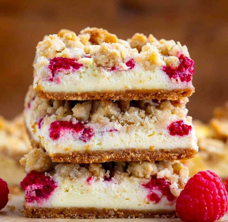 Raspberry Graham Wafer Crumb Cheesecake