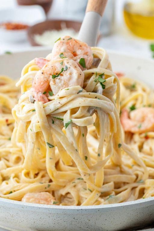 Rich and Creamy Shrimp Scampi Alfredo