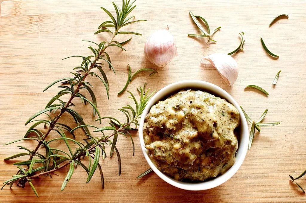 Rosemary and Garlic Infused Dry Rub