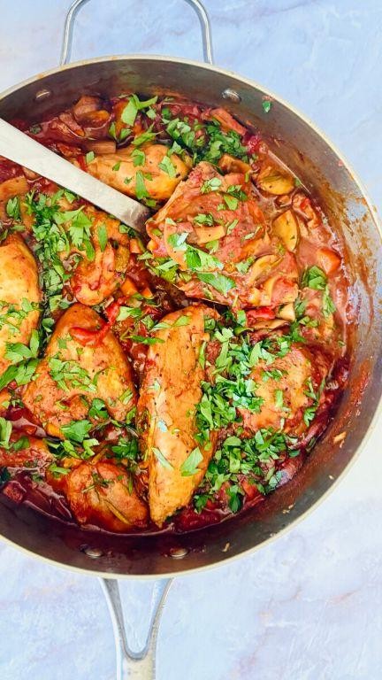 Rustic Crockpot Chicken Cacciatore with Red Wine