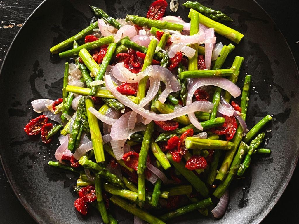 Sauteed Asparagus with Sun-Dried Tomatoes