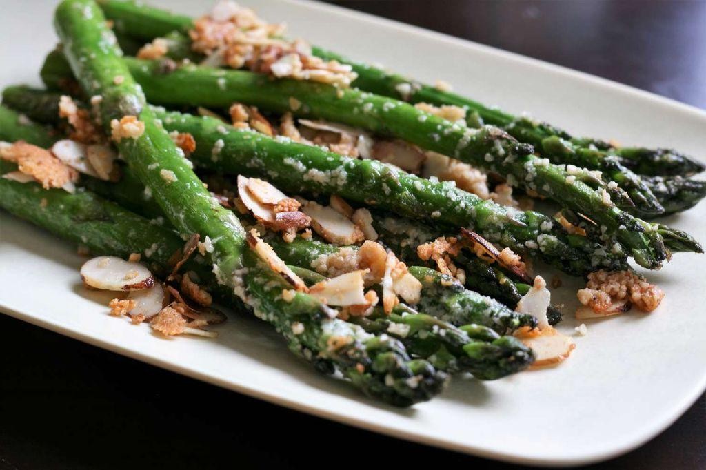 Sauteed Asparagus with Toasted Almonds