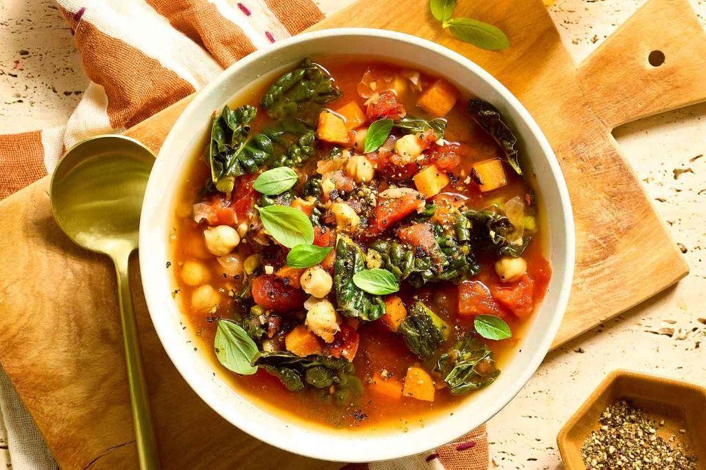 Slow Cooker Mediterranean Veggie Soup