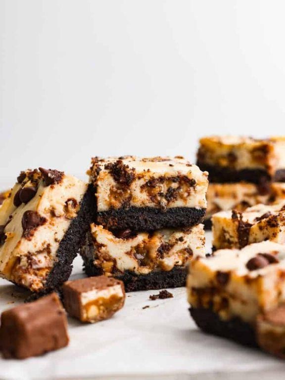 Snickers Cheesecake Bars