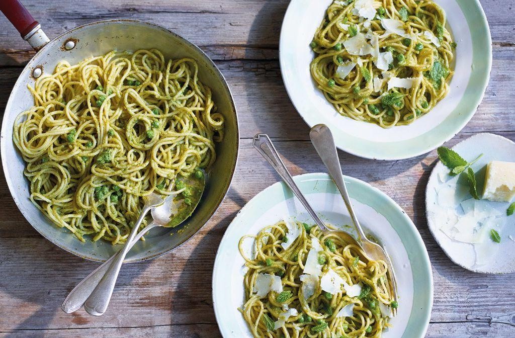 Spaghetti with Peas and Spearmint Sauce