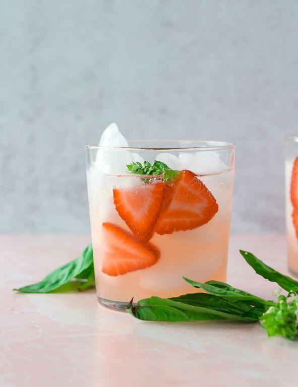 Sparkling Strawberry Basil Lemonade