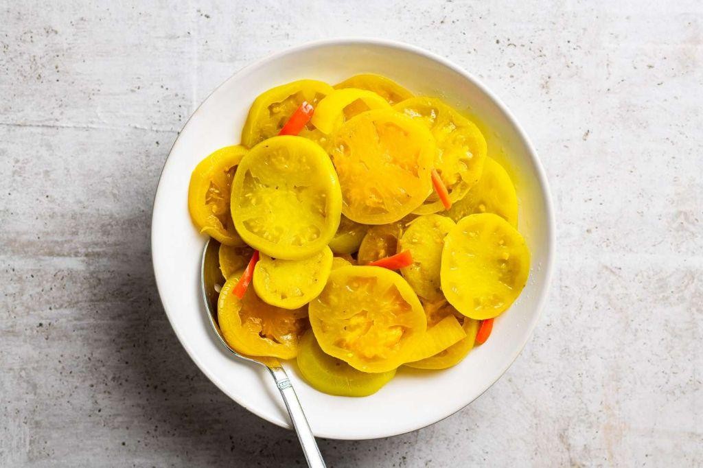 Sweet and Tangy Pickled Green Tomato Slices